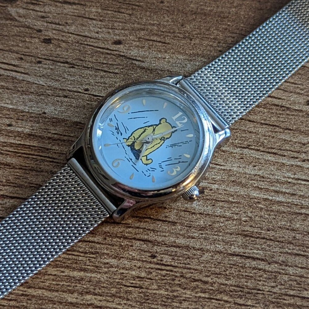 Vintage RARE The Disney Store WINNIE THE POOH Silver Metal Mesh Watch DS-370
